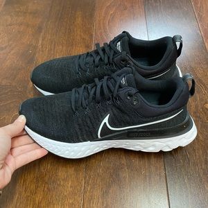 Nike React Infinity Flyknit 2 Womans Running Shoes Black White New Size 8 1/2